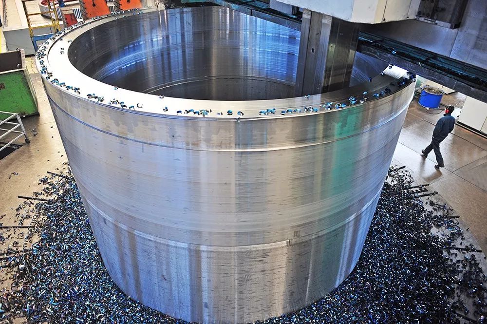 Large forged component for nuclear power plant manufacturing process